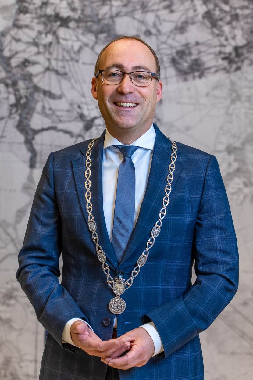 Burgemeester Anno Wietze Hiemstra van de gemeente Aa en Hunze