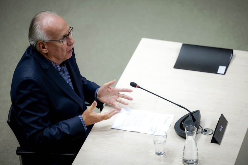 Peter Veld, voormalig directeur-generaal Belastingdienst, tijdens de openbare verhoren van de Parlementaire enquêtecommissie op 3 oktober 2023